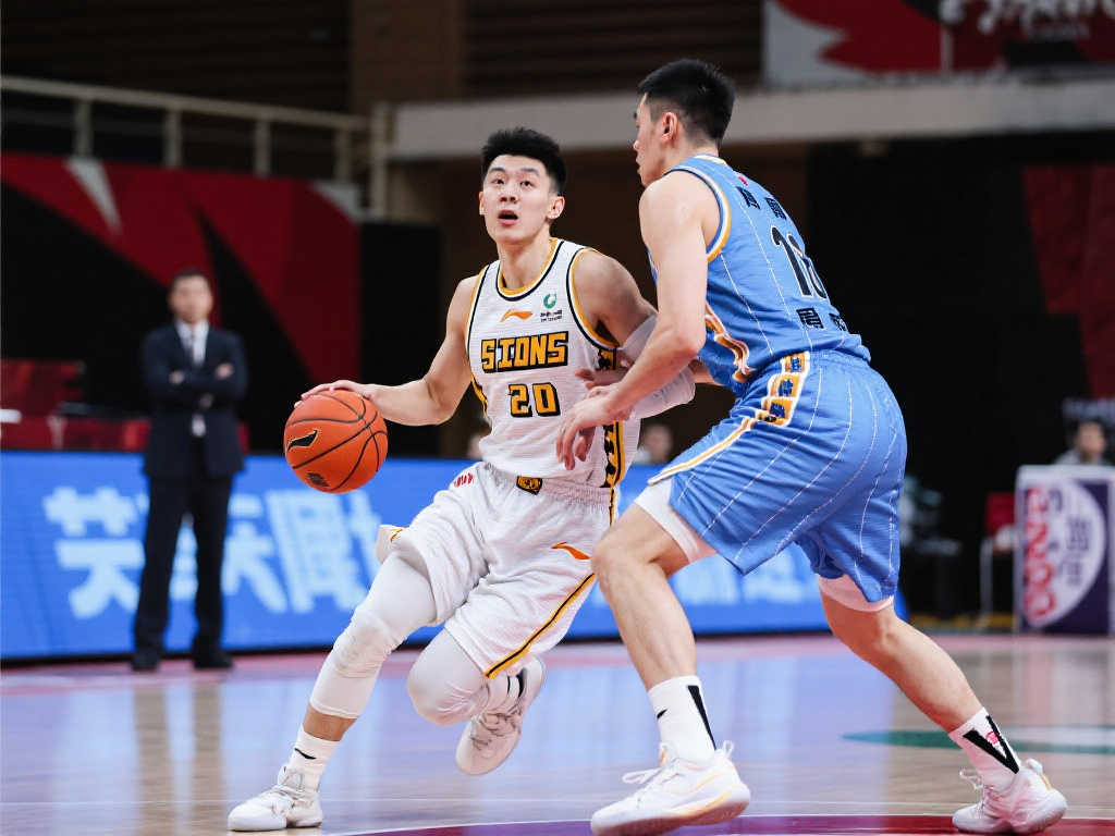 樣的教練越 樣的教練越